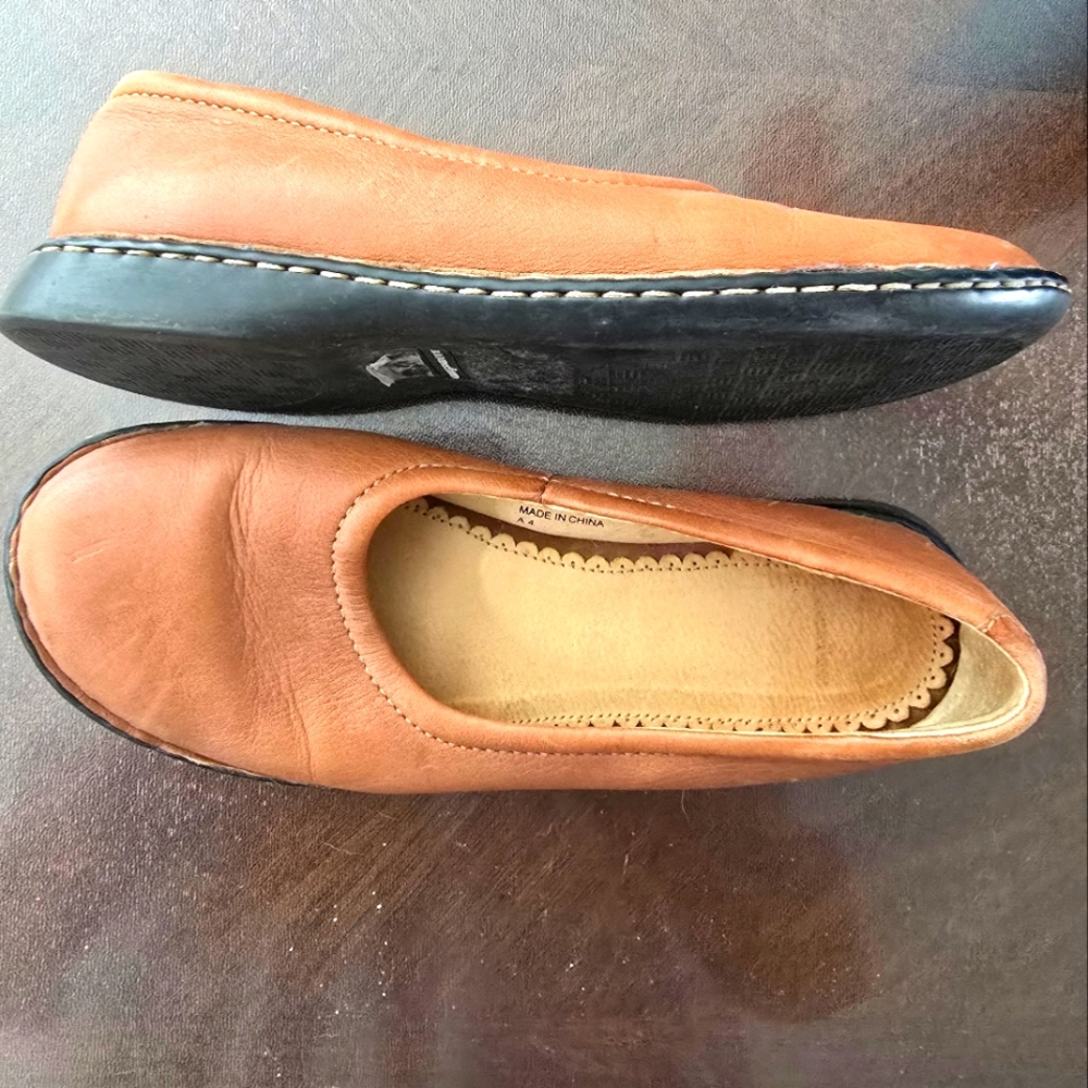 Gorgeous Pair Of Soft Leather Slip On shoes